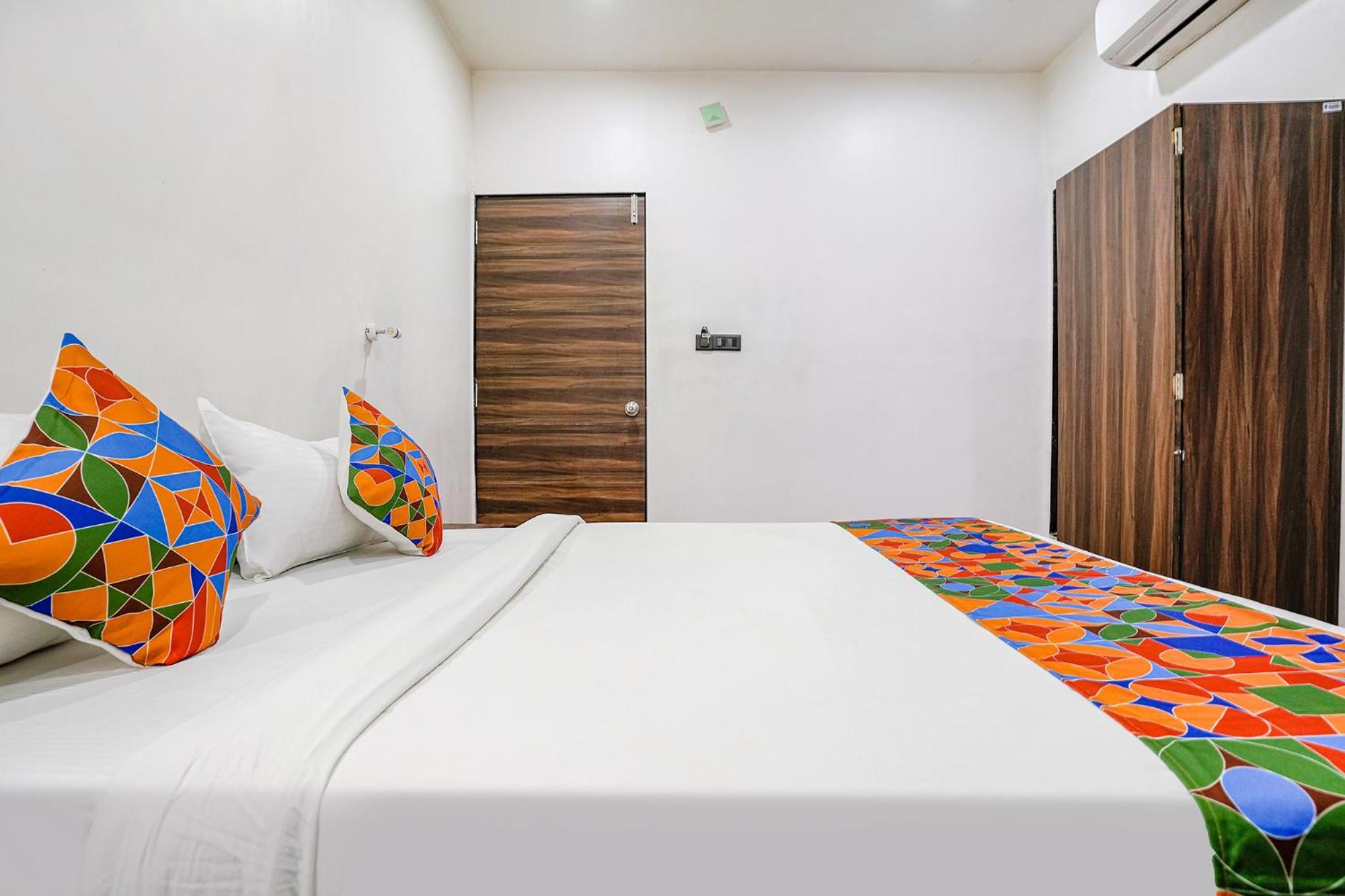 Fabhotel Lotus I Surat Luaran gambar