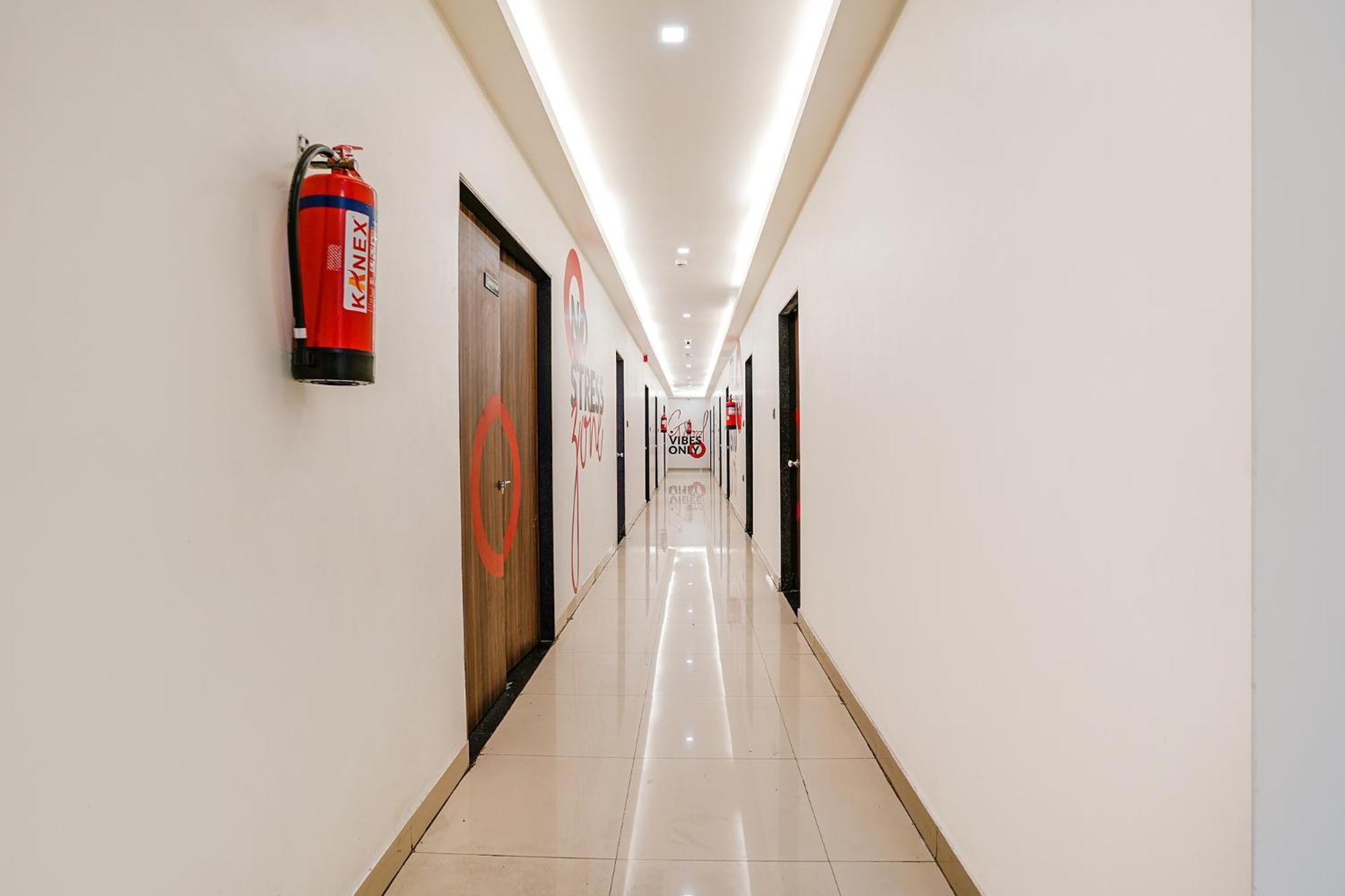 Fabhotel Lotus I Surat Luaran gambar