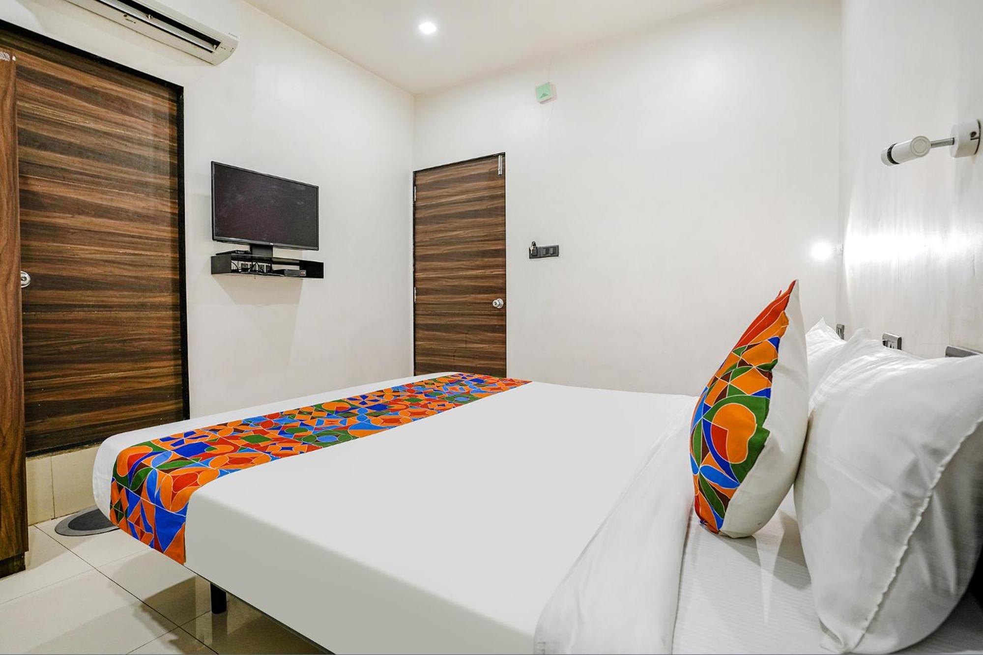 Fabhotel Lotus I Surat Luaran gambar