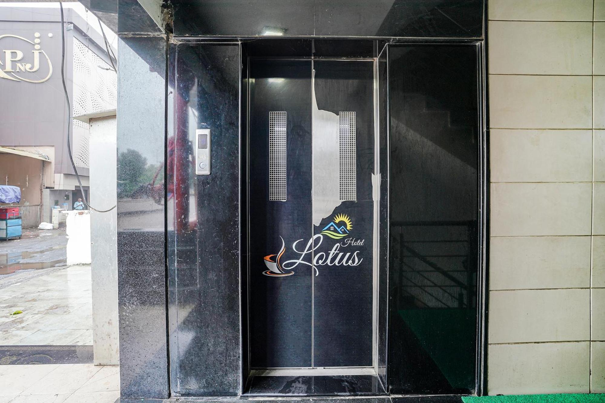 Fabhotel Lotus I Surat Luaran gambar